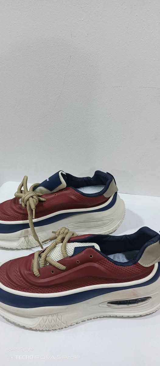 حذاء رياضي رجالي حجم خاص قياس(48)
كاجوال ذو نعل سميك بتصميم عصري 
من نوع "Street Style".  
السعر 20 الف مع التوصيل


**إذا كنت صاحب هذا الإعلان وتريد حذفه لأي سبب، رجاءا أرسل رسالة إلى الدعم الفني**