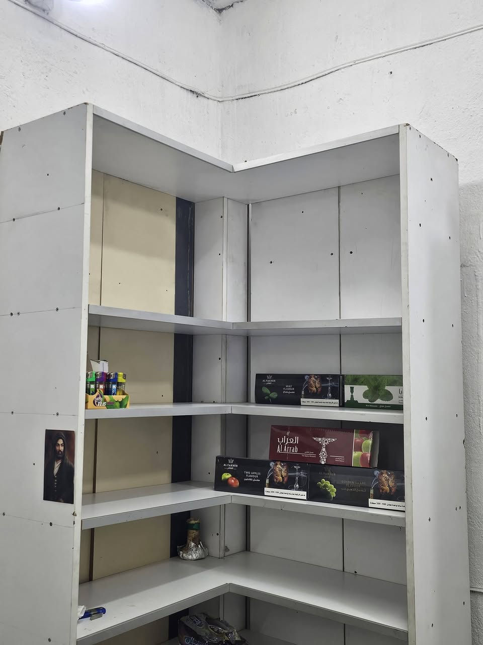 رفوف للبيع سعر خاص مكان بغداد شعب ***********
