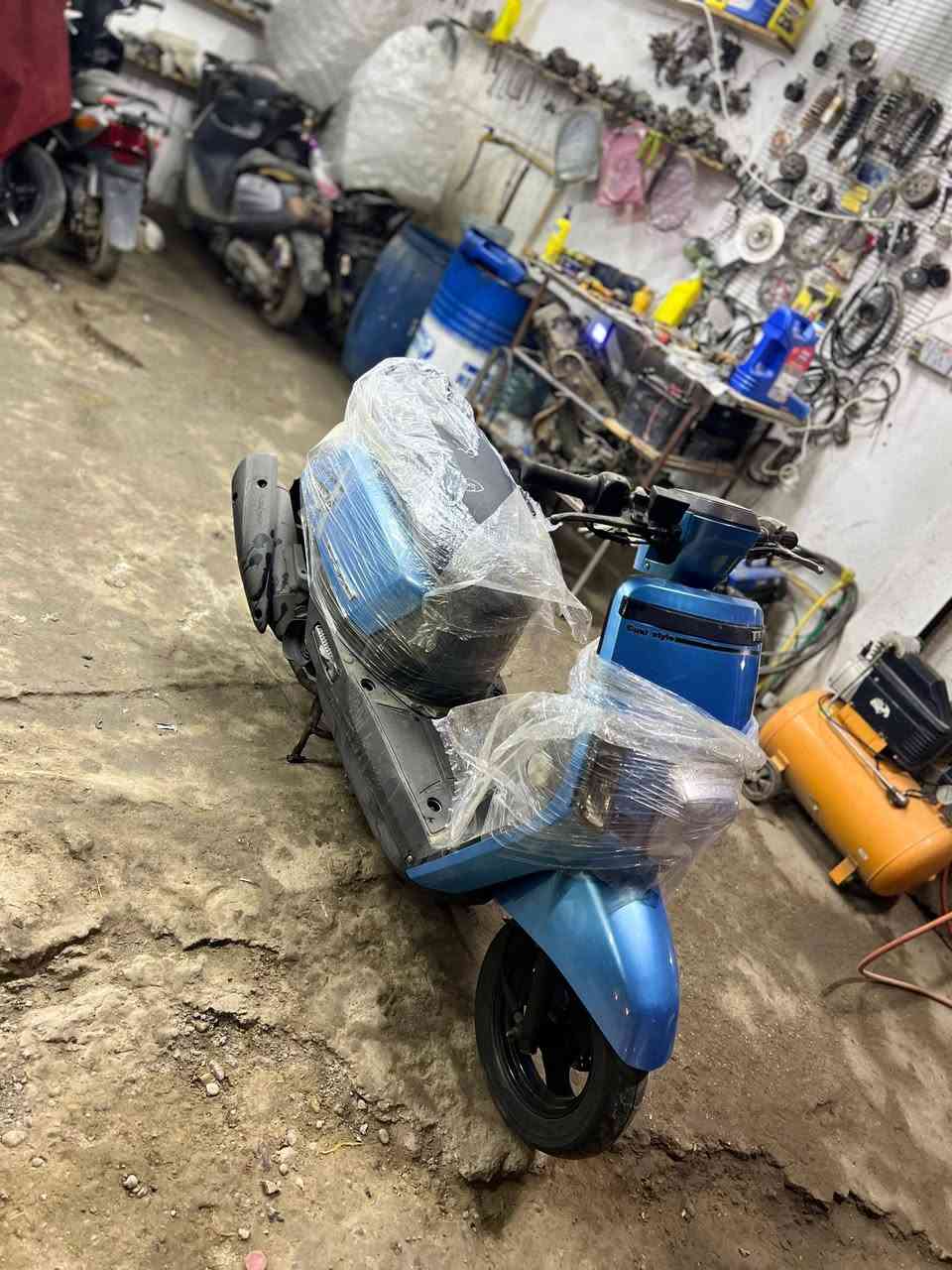 السلام عليكم. عرض 
                .... (مليون ١٥٠)...

بوليسي مكفوله كفاله
دراجه جديد رمبه
دهن وباتري مجانا مجانا
بابل المسيب شارع السده القديم قريب ع مول فاملي
*********** حسين 
*********** مهند
