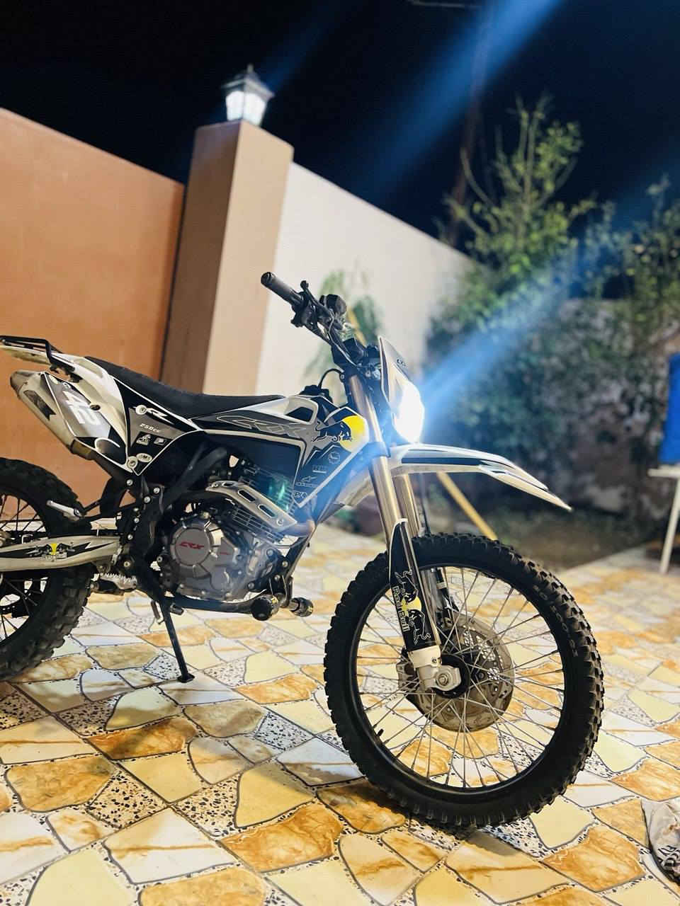 سلام عليكم للبيع او المراوس قفاز CRX  موديل 2024 محرك 250Cc  محرك بلادي ممفتوح معدل و شلعه صاروخ ماطور مكفول كامل لاصرف لا تبخير و سويجن ويه السعر مليون و 250 بي مجال شراي تفضل خاص او نتصل عله رقم الهاتف/***********
مكاني ديالى ناحيه السعديه
