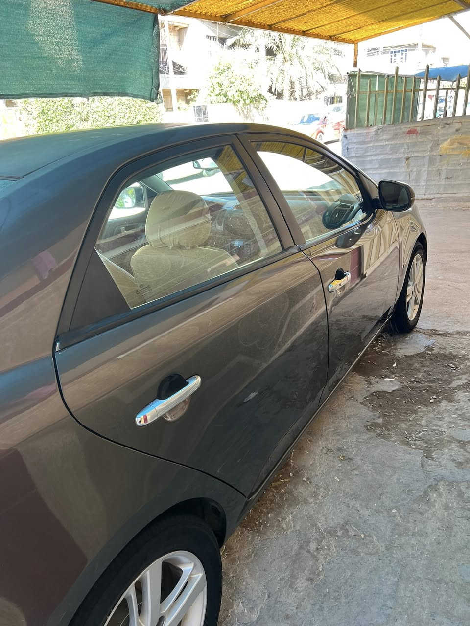 السلام عليكم سيراتو 2012
فول للاخير 
شفتات بل ستيرن 
تحكم جهتين
بصمه تشغيل
 فتحه سقف
 اشاير بل مري
مري كهرباء شفط 
كشنات جلد 
يدات نيكل بصمه ابواب 
كامره وشاشه اندرويد 
مرايه اوتو دم 
حساس رجوع خلفي بلادي
تبريد بيانو اوتو 
منضومه تبريد جديده ضمان لنهايه الصيف الجاي وصل موجود
5 تجاوي منفصل
محرك 16000 
كير 6 نمر
ماشيه 275
بيهة صبغ جاملغ خلفي طخه بصيطه مال دراجه شخط مواصله لا شواصي ولا داخل 
وبنيد مصبوغ بسبب الجراد وصوره عندي قبل الصبغ
وقمارتهة جارده
وجنطه السعر 97 وبيهة مجال
***********
