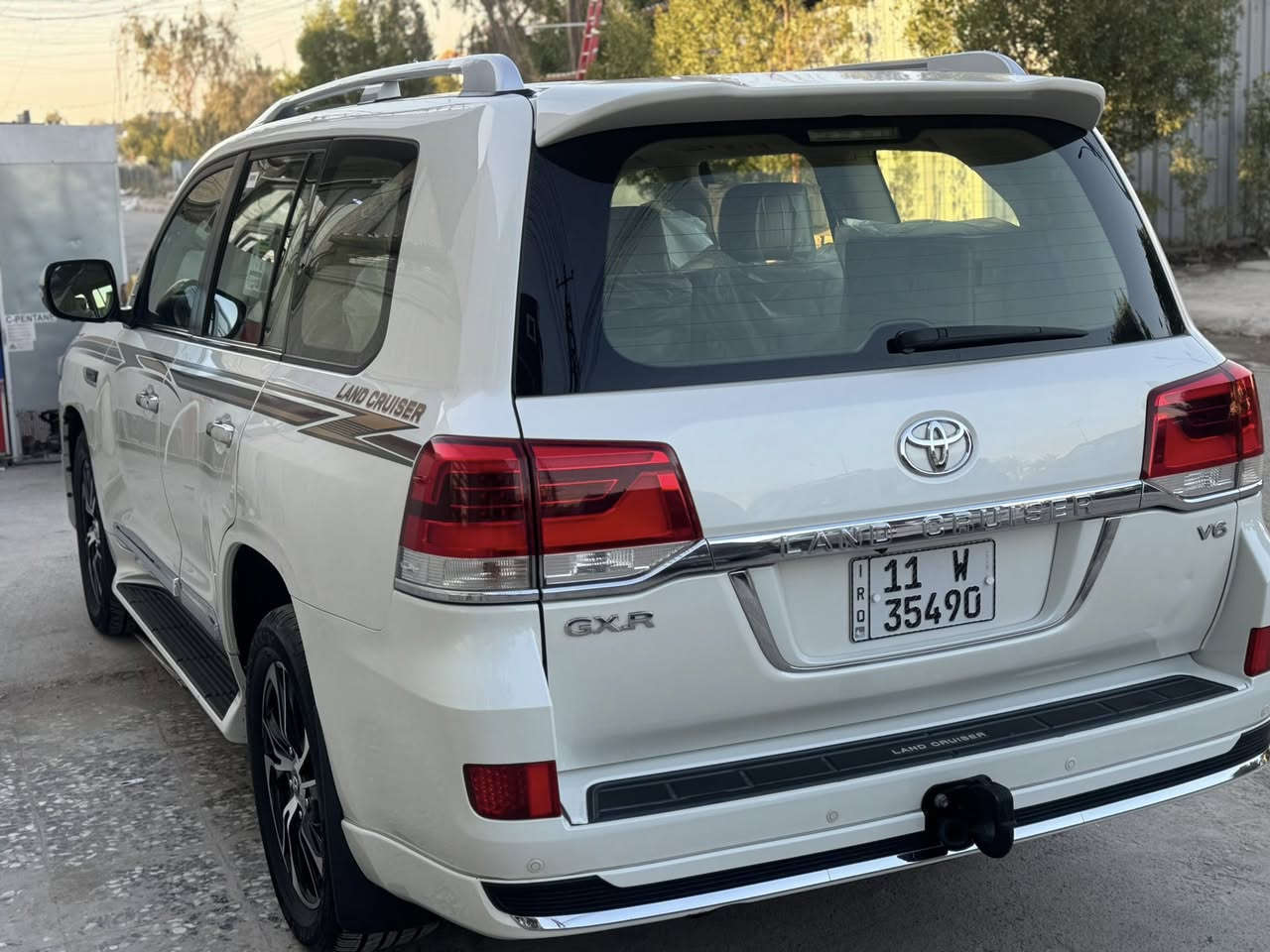 السلام عليكم 
لاندكروز 2016 فطيم اصل باب اول
محدث شباك ويل فقط موديل 21
فول مواصفات 
ماشية 128 الف كيلو 
رقم بغداد بسمي
سلايد روف 
شاشة كبيرة
4 كامرات 
مكينه 6 سلندر 4000 شرط بلاد
حساس امامي خلفي
زراك لايتات
لايتات زنون  
تبريد منفصل 3 قطع
تشغيل عن بعد
كشات جلد وكهرباء
السيارة مابيها نقص كير محرك صدر تايرات كلهن 100‎%‎ على وضع الوكالة
بيها صبغ نص الابواب وهلال جاملغ الخفلي الداير فقط  جهة الصدر اثر شخط 
وعندي الفديو قبل الصبغ مال الشخط 
السعر 435 وبيها مجال 
***********
اعتذر عن المراوس ففط بيع
