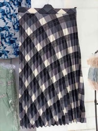 تنورة نسائي • فري سايز • توصيل الكوت