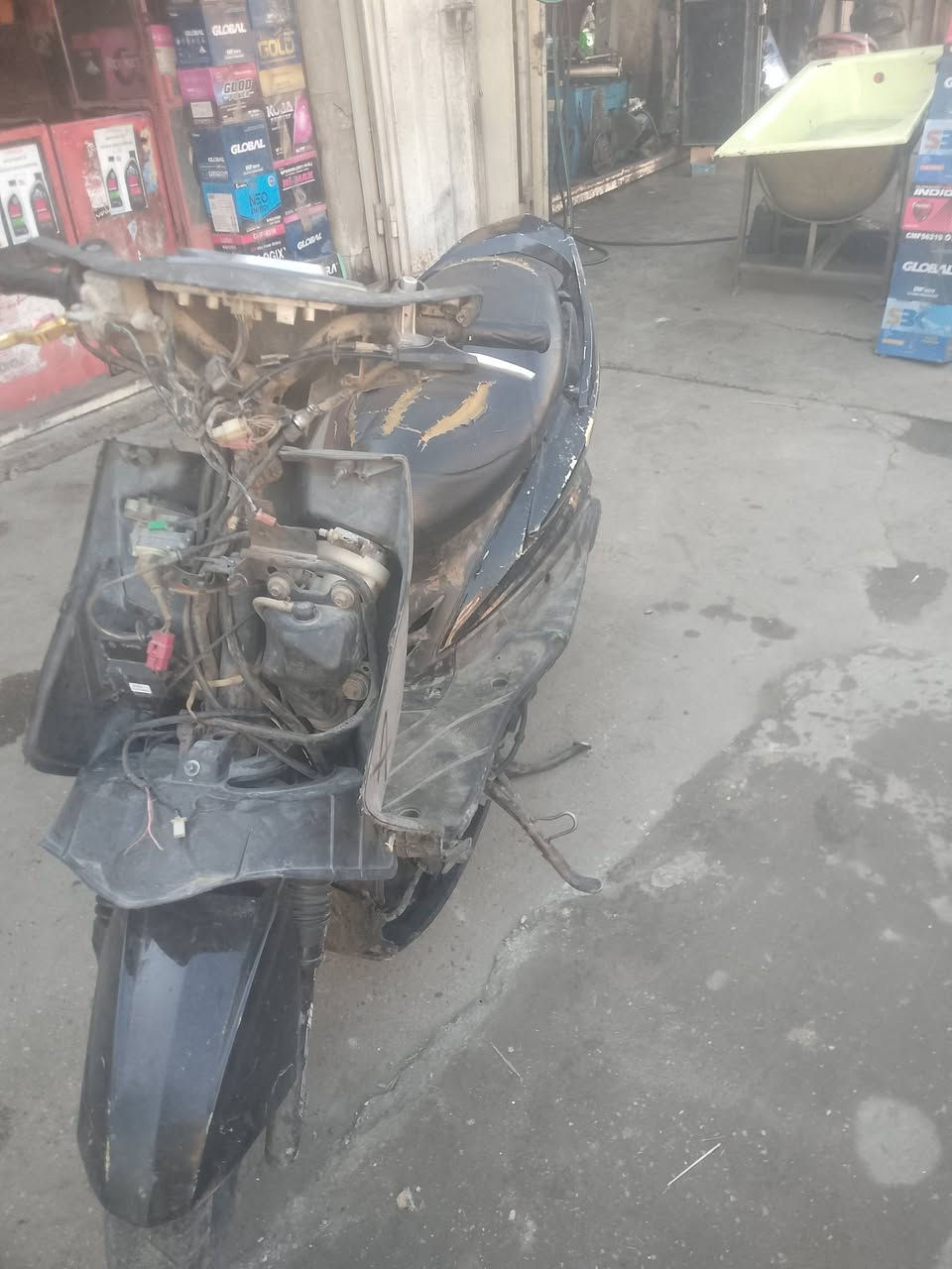 للبيع فحل كوري خطين بيهة صلنصه ودبلات خليفي رياضي وكلج امامي رياضي بس لبنكه بلاديه دراجه نكرة بكل وقت لاتبخير ولا تنقيص نقصهة واضح 450 وبيهة مجال مكاني  صالحيه رقمي ***********
