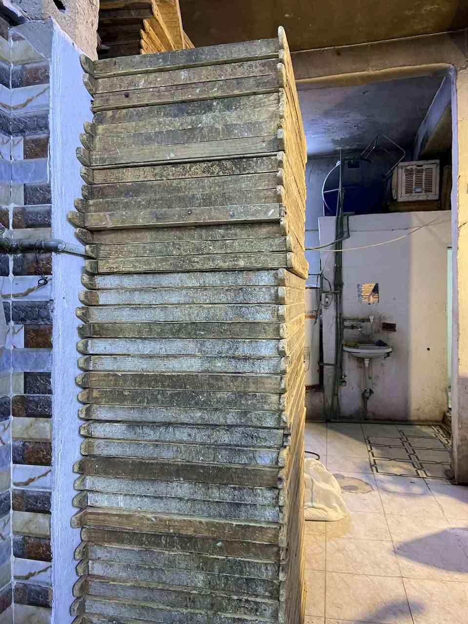 سلام عليكم طاوليات للبيع مستعملات   رقمي ***********
