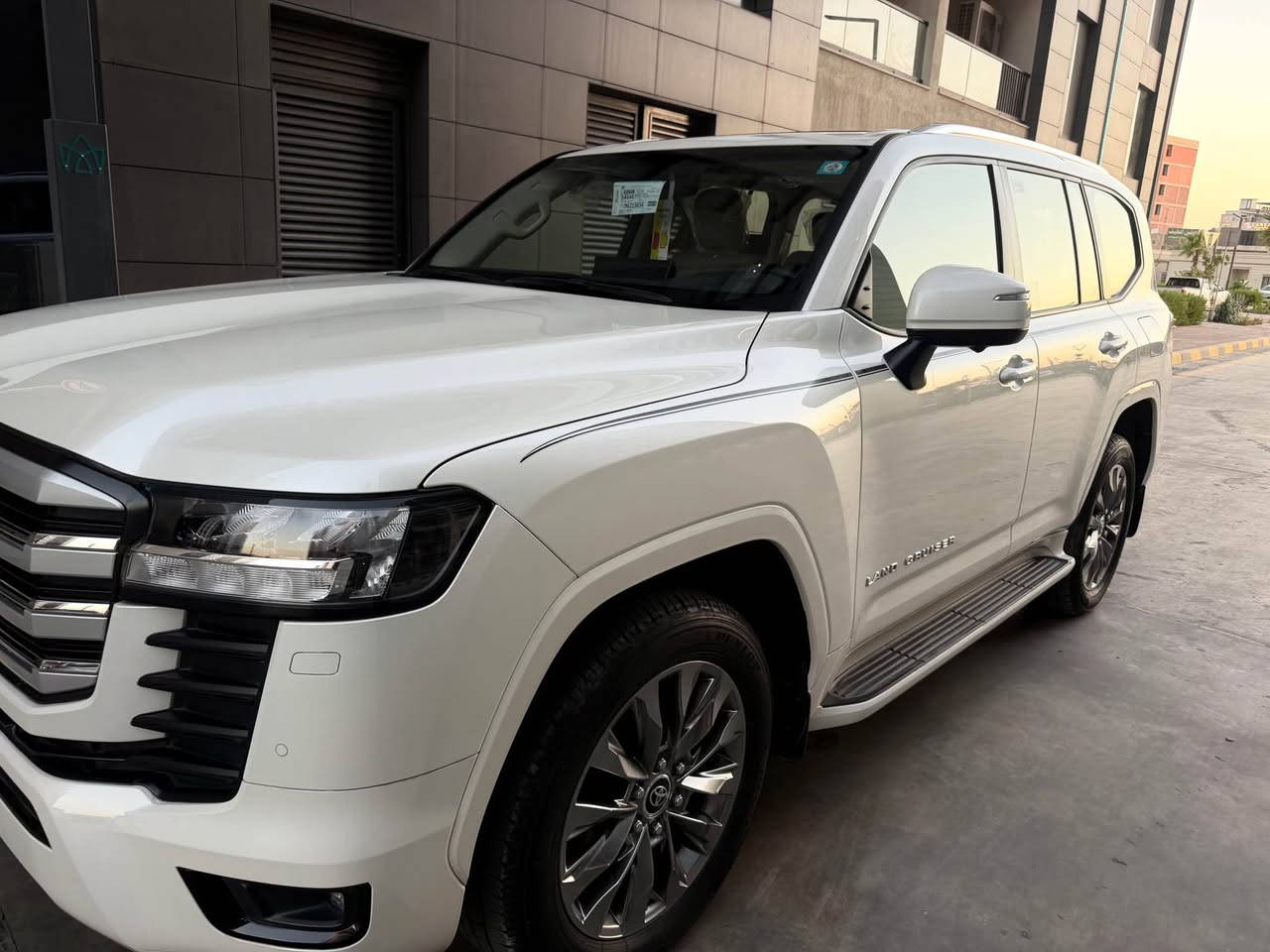 لاندكروز 2024 (- GXR -SAS) بغداد ام الضمان ماشيه 9000 كيلو فقط بدون اي حاله ولا صبغ ولا بارد مكفوله بعده بل ضمان الموصفات معرفه السعر 69 الف دولار  وبيه مجال بسيط الرقم الرقم *********** بغداد, العراق
