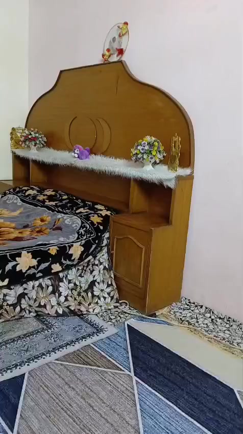 سلام عليكم
غرف النوم للبيع تتكون من كنتور وجزامه وجربايه وميز تواليت وزاويه 🌹 🌹 سعر 300 وبيه مجال *********** الاستفسار
