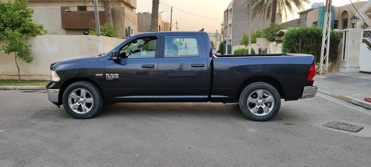 سلام عليكم... 
بيكم رام 2019 وارد امريكي فئه كلاسك
حادثهه جدا بسيط باب البدي الخلفي
محرك 5700 
فور ويل
رقم بغداد
مكان سياره بغداد حي الجهاد الاطباء
سعر 175ورقه
للاستفسار
***********
