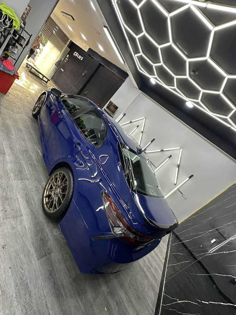 كامري SE 2023 
ماشية 43 الف 
حادث جاملغ خلفي + صندوك + جاملغ خلفي صبغ 
بدون ايرباك السياره 
رقم بغداد بأسمي 
205$ بيها مجال كلش بسيط 
***********
