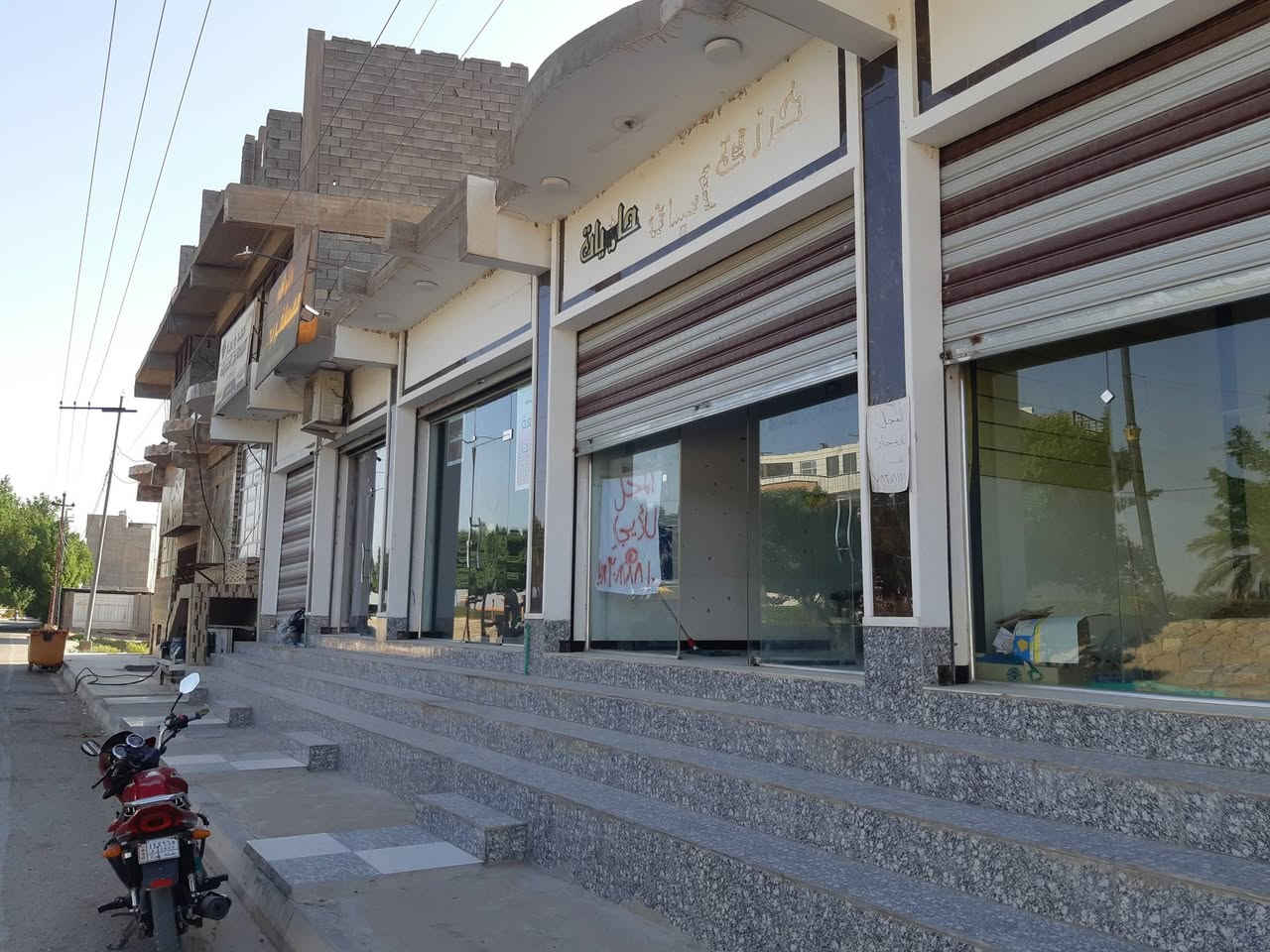 🧤السلام عليكم. يوجد محلات تجارية  عدد  ٤  للأيجار المكان الصوفية شارع ٤٠  مقابل .مجمع الريان للأستفسار على الرقم   ***********
