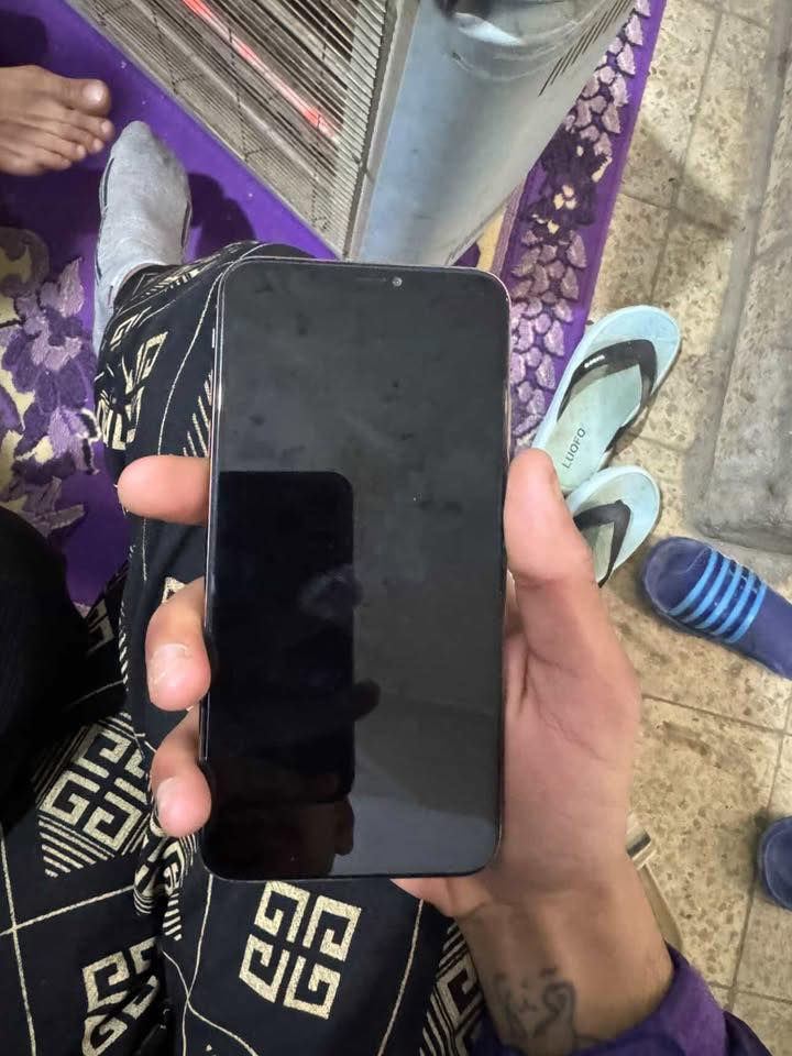 السلام عليكم 
الجهاز  فقط كامره خلفيه مغوشه ومال تعلي وتنصي يراد شريط فقط وينزل من فلوسه تصليح يكلف ٢٥ الجهلز كلشي شغال صوت انترنيت شاشه حلوه جهاز نضيف سعره ١٢٥ وبي مجال عنوان ديالى بعقوبه تقاطع الوثبه ***********
