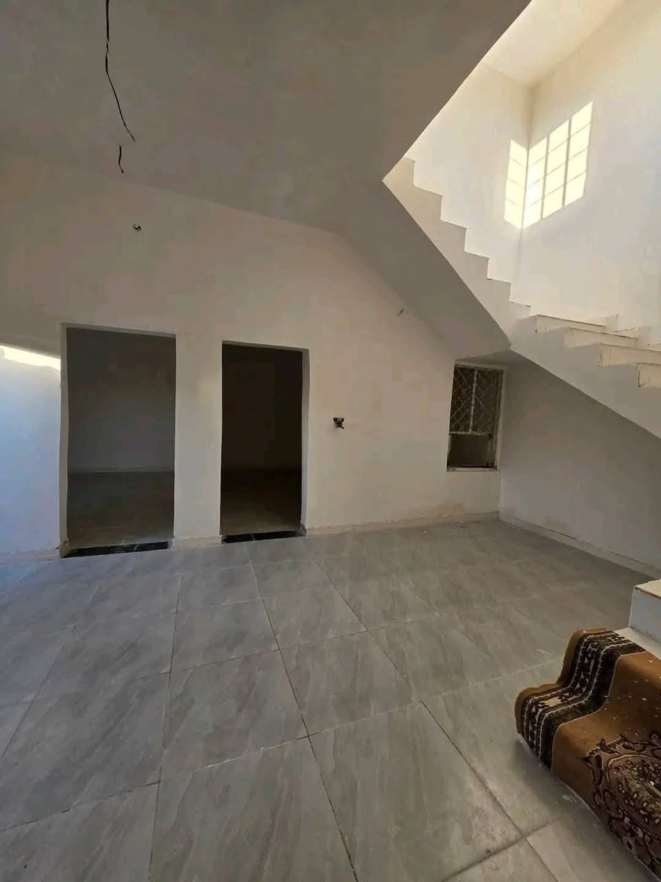 اعلان.....
بيت للبيع بحي الاعلام مساحه 150متر ركن زراعي اقرار محكمة 

يحتوي على غرفتين وصاله ومطبخ وبراني وصحيات خارجيه وداخليه 

السعر 42 مع المجال

بيت بناء جديد مامسكون 

للاستفسار اتصال على الرقم 
***********
***********
مكتب الساعي للعقارات 

العنوان سايدين حي الشرطه مقابيل أسواق الريتاج 🏢
