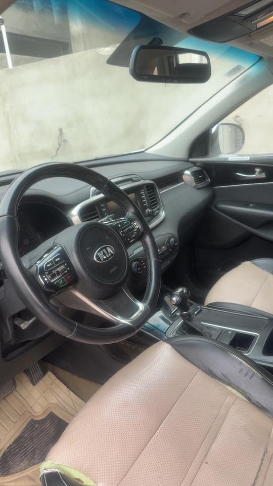 السلام عليكم سورنتو 2016 خليجي ستة سلندر السياره مصبوغه عام لا قلب ولا جفيه السياره كير مكينه خير من الله عارضها 170 اكرر مصبوغه عام والسياره باسمي رقم انكليزي كما موضح بالصور للاستفسار الاتصال***********
