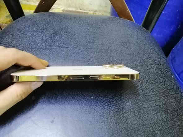 للبيع ايفون 13برو ماكس ذاكرة 256 بطارية 96 لون ذهبي شرط نورمان اي خلل ما بي السعر٧٠٠ قفل شرط وضمان يومين جلخ ما بي بعده جديد حتى الوصل ماله موجود  الشراي يتصل *********** عنواني حي المهندسين
