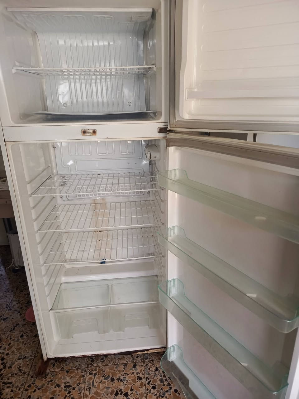 السلام عليكم ثلاجه للبيع تجميد خير من الله السعر 225 وبيهه مجال التواصل خاص *********** الشطره
