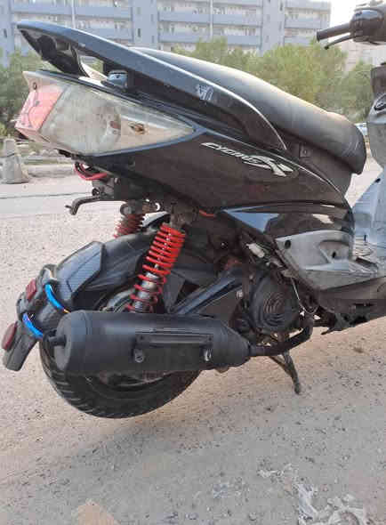 سلام عليكم سكنس فحل ياباني نوزل خطين دراجه مكفوله كفاله عامه كلها شغلاله من اطول لطول مكينه بجيس شلعه معدل ناعمه نكره سلف دخان لانضوح لاتبخير دراجه كلها شغاله وخير من الله مال جناي مداريها ودهن يوم بيومه وبانزين محسن كهرباءيات  شغاله لايت دشبول هورن  بكلايت  بريكات خلفي وامامي دبلات فول ماكو طسه تايرات جدد دراجه صافيه وناعمه خير من الله تجيب فيتر وتفحص وتراي وين ميعجبك مكفوله من اسرقه وتاخذها من البيت وسويلك مكاتبه مكاني بغداد البلديات رايدها ب650وبيها مجال لتواصل واتساب او اتصال *********** بغداد
