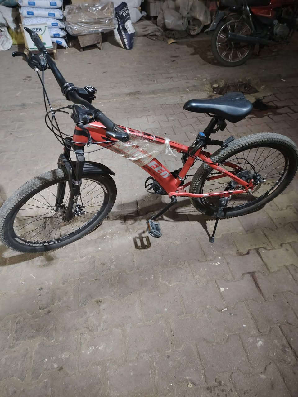 بايسكل نوع همر نضيف جدا السعر ٧٥ للبيع


**إذا كنت صاحب هذا الإعلان وتريد حذفه لأي سبب، رجاءا أرسل رسالة إلى الدعم الفني**