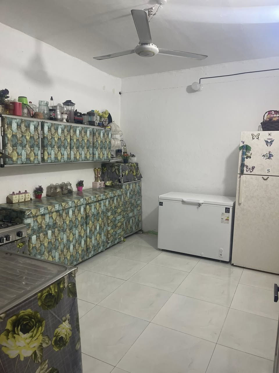 ياالله بيت للبيع  المساحه 140متر زراعي سند 25 طويريج  حي بغداد  يحتوي ع غرفه وصاله وستقبال ومطبخ وصحيات داخليه وخارجيه البناء بلوك السقف عكاده الاتصال ع الرقم ***********اومراجعه مكتب فاضل الغراوي  الرشيده قرب جسر الحولي  السعر 28
