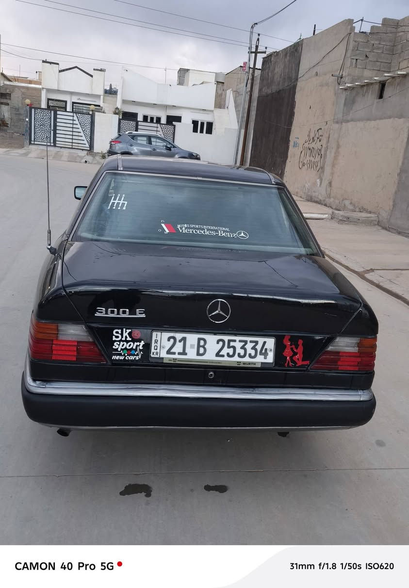 ماسيدس 300فوللل
***********===***********
كيرمحرك بطه مرغوب 
كليرللجمالي. بدون ضرر
كيرمحرك صدر كهربايات كله شرط
تبريد شغال ثلج 
سياره بدون نواقص كشن سياحي دبل اسبرينك 
رقم سنويه زنكه كله جديد كوبون بنزين بيه 
رقم سليمانيه دولي 
مكان سياره كركوك دروازه 
***********===*********** خابر تدلل
