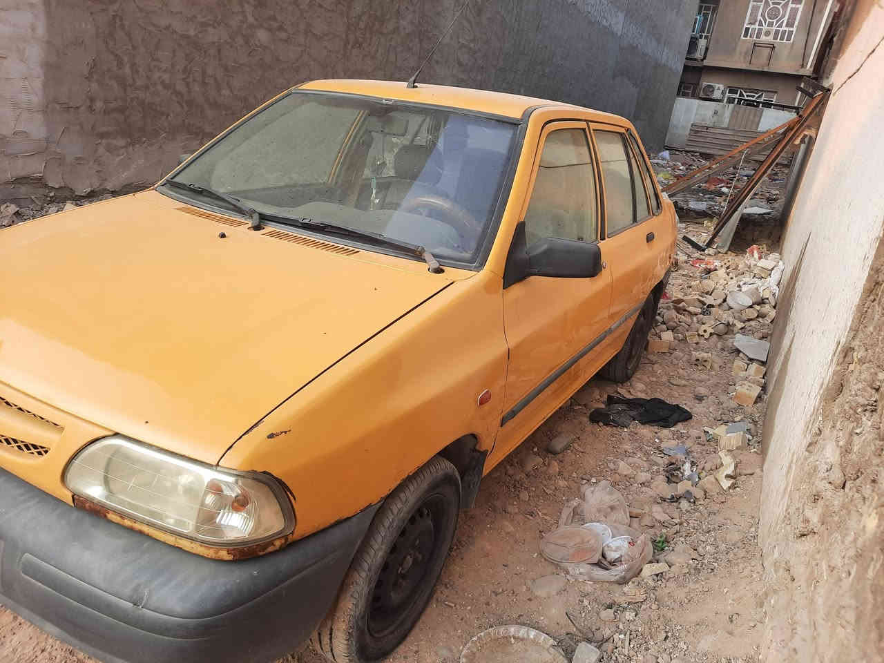 السلام عليكم سايبا موديل 12 رقم بغداد احمر سيارة بلادية باسمي مكان السيارة بغداد تحويل مباشر رقم *********** الشراي يتصل ويدلل شواصي بلاديه مال موظف تبريد شغال من الدوام للبيت .
