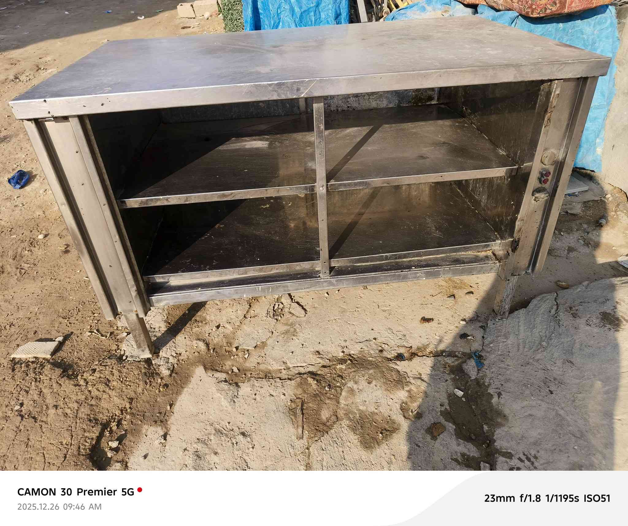 للبيع ميز ستل ستيل وزن ثقيل ارتفاع ٩٥ عرض ٨٠ طول متر و٤٠ ب ١٠٠ لف نهايته مكاني بغداد الحبيبيه ***********
