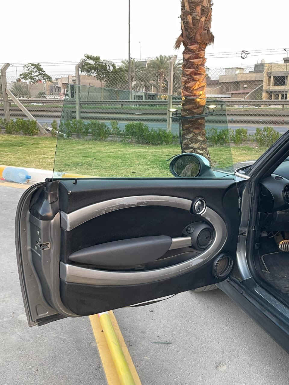 السلام عليكم ميني كوبر للبيع موديل 2008 تخم تاير صدر امامي خلفي جديد كير اوتماتيك محرك 2000 تيربو سوبر جارچ السعر 60$ قفل رقم الهاتف ***********
