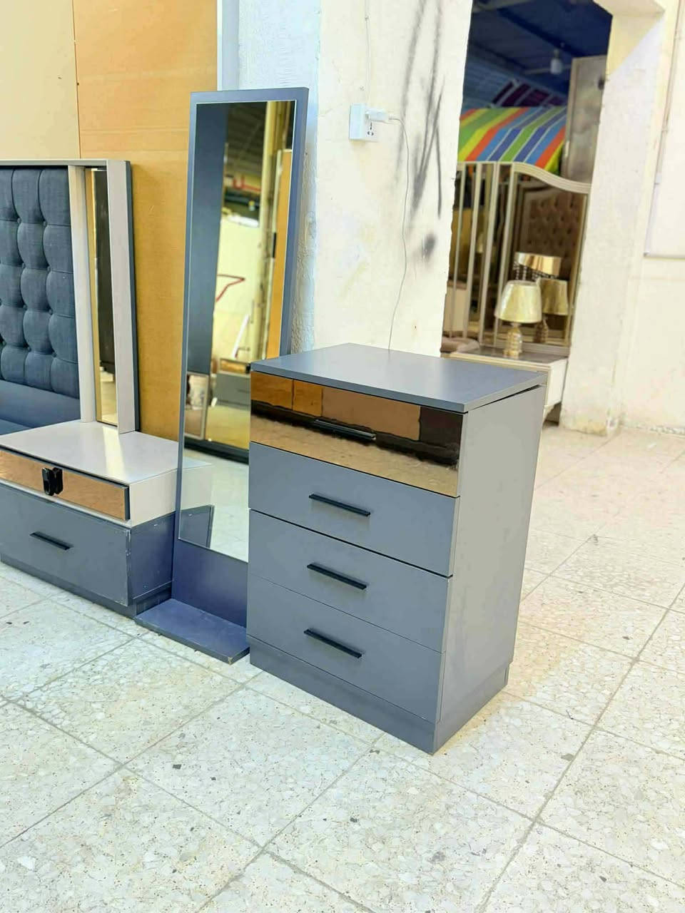 ✨ غرفة تركي 🇹🇷 اصلي صبغ حراري  10 قطع 
 نظام أبواب  موديل حديث 
سرير مخزن عملي
 ضهر بلوك
 قماش وتر بروف أصلي
✨ نظافة 90/💯
السعر  / مليون و100 السعر ثابت
شد ونقل مجاني داخل بغداد
 توصيل للمحافظات بأسعار رمزية


**إذا كنت صاحب هذا الإعلان وتريد حذفه لأي سبب، رجاءا أرسل رسالة إلى الدعم الفني**