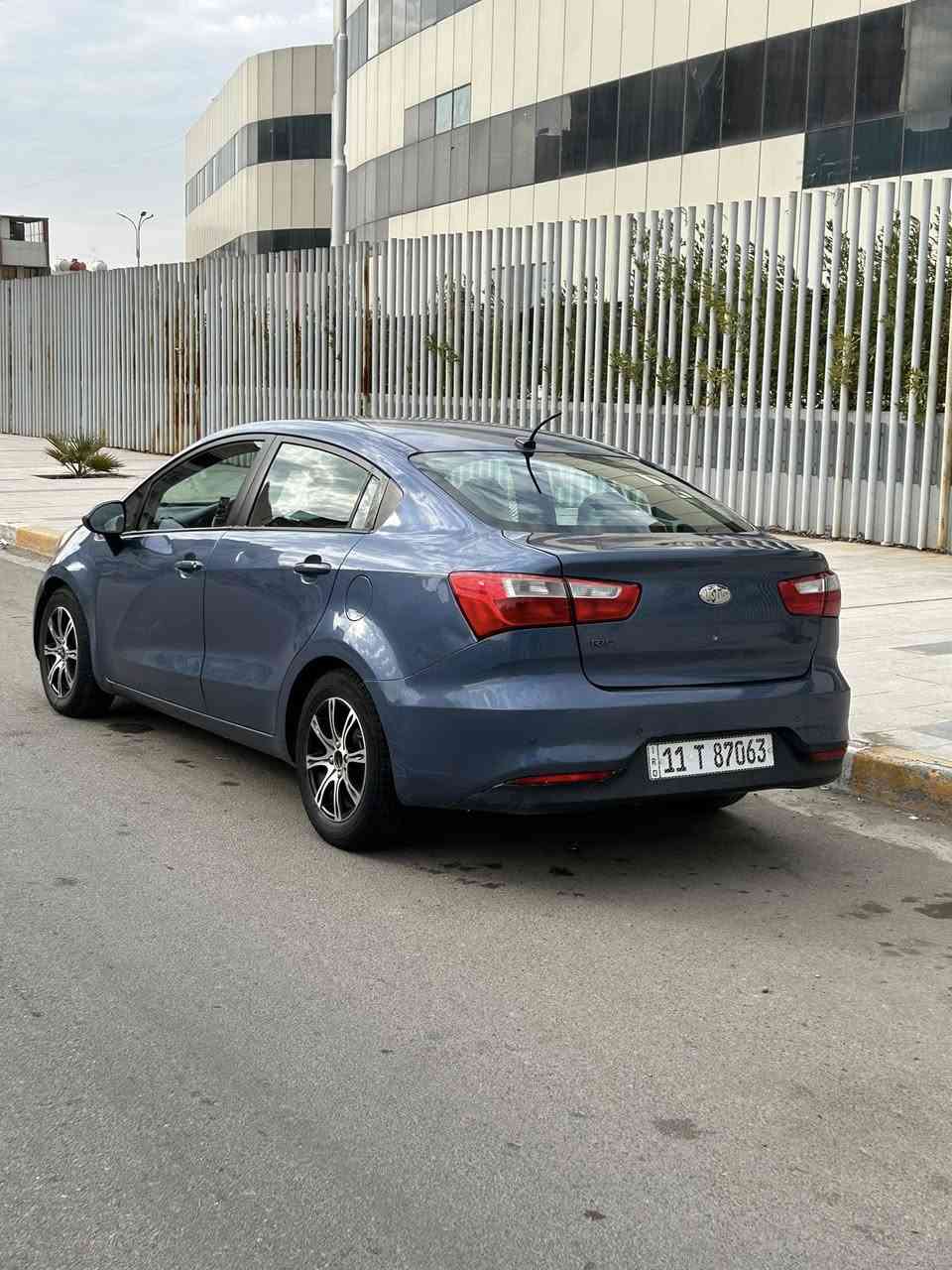 السلام عليكم كيا ريو 2016 رقم بغداد الجديد سياره جديده نضيفه حيل ماشيه قليل محرك وكير مكفولات صدر جديد تخم تاير جديد صبغ جاملغ بدون دواخل 
محرك ١٦٠٠
شاشه كار بلي 
كامره دواره 
حساس دعاميه 
تحكم ستيرن جهتين 
مثبت سرعه 
انظمه قياده عدد ٣ 
حاكيه بلوتو 
مانع تزحلق 
تحديد مساره 
مكان سياره بغداد اخوان السعر ٩٣ مجال بسيط للستفسار 
رقم صاحب سياره
***********
