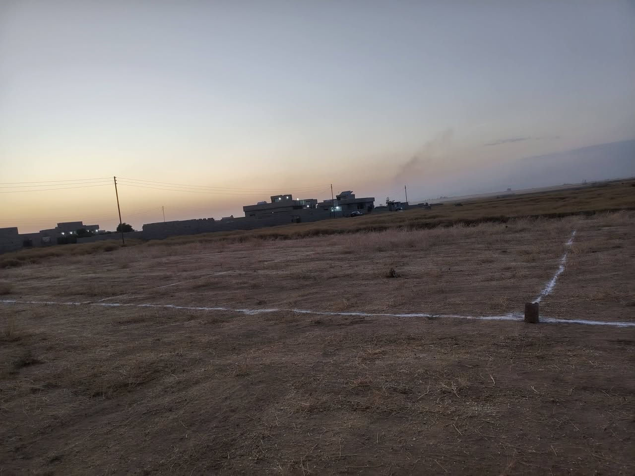 قطع للبيع الحويجه قريه الهيازعيه يم دكتور ياسين مقابيل بيت حجي خلف مساحة القطعه ٢٠٠ متر السعر خمسة ملايين ونص والله حيهم العزاز***********
