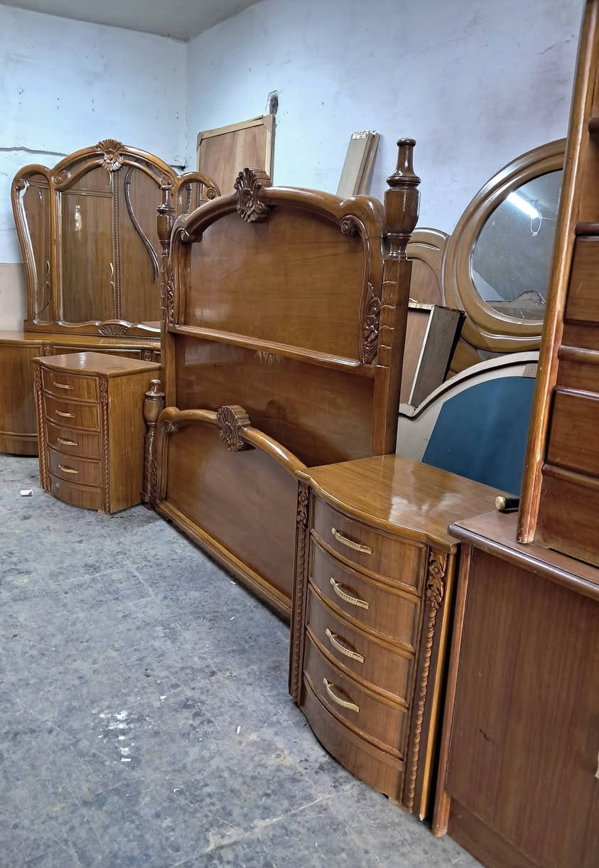 يعلن معرض الموسوي عن وجود غرفه نوم مستعمله نظافته فول 100موديل مدرج داخل وخارج صاج ضهر جرجوبه نقش زان مصري نوع الثقيل غرفه ولا غلطه اي استفسار خاص او الاتصال ***********
***********واتساب يوجد توصيل لكافه المحافضات
