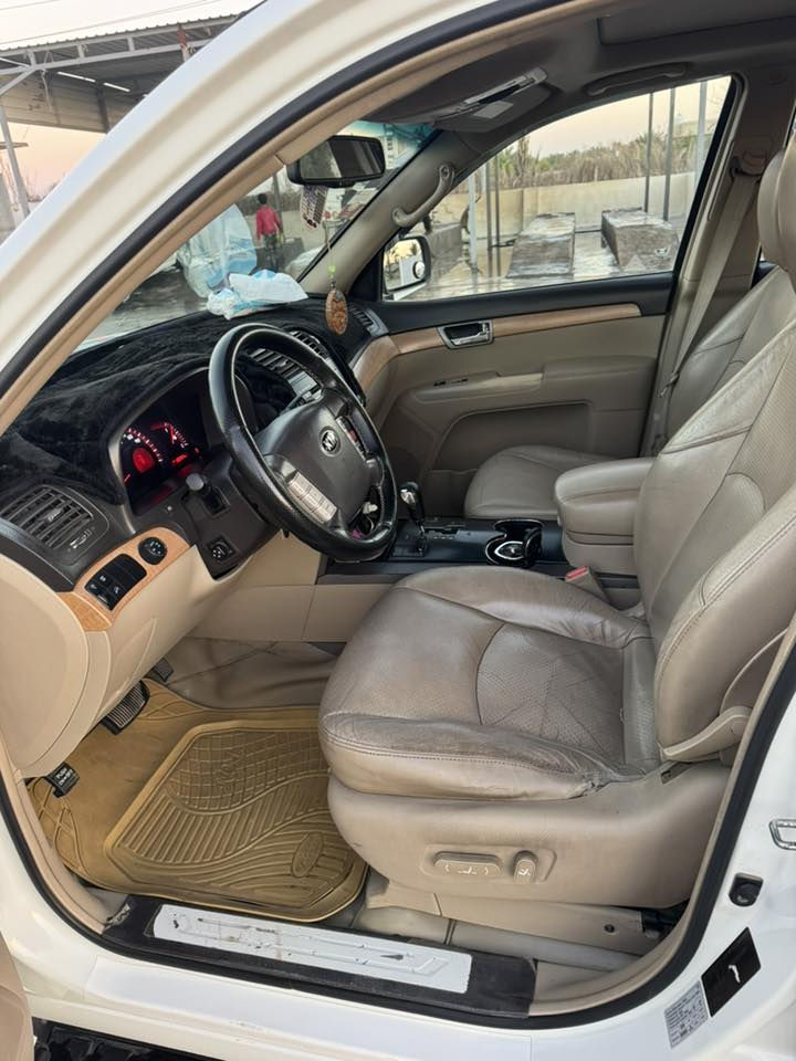 كيا مهافي 2014.                                                                فول مواصفات 1/1 
كفالة عامة محرك مامفتوح كير مامفتوح 
ماشية 181 الف كم 
رقم بغداد انكليزي تحويل مباشر ماتتعب 
***********
اتصل بأي وقت بيك خير وتدلل
