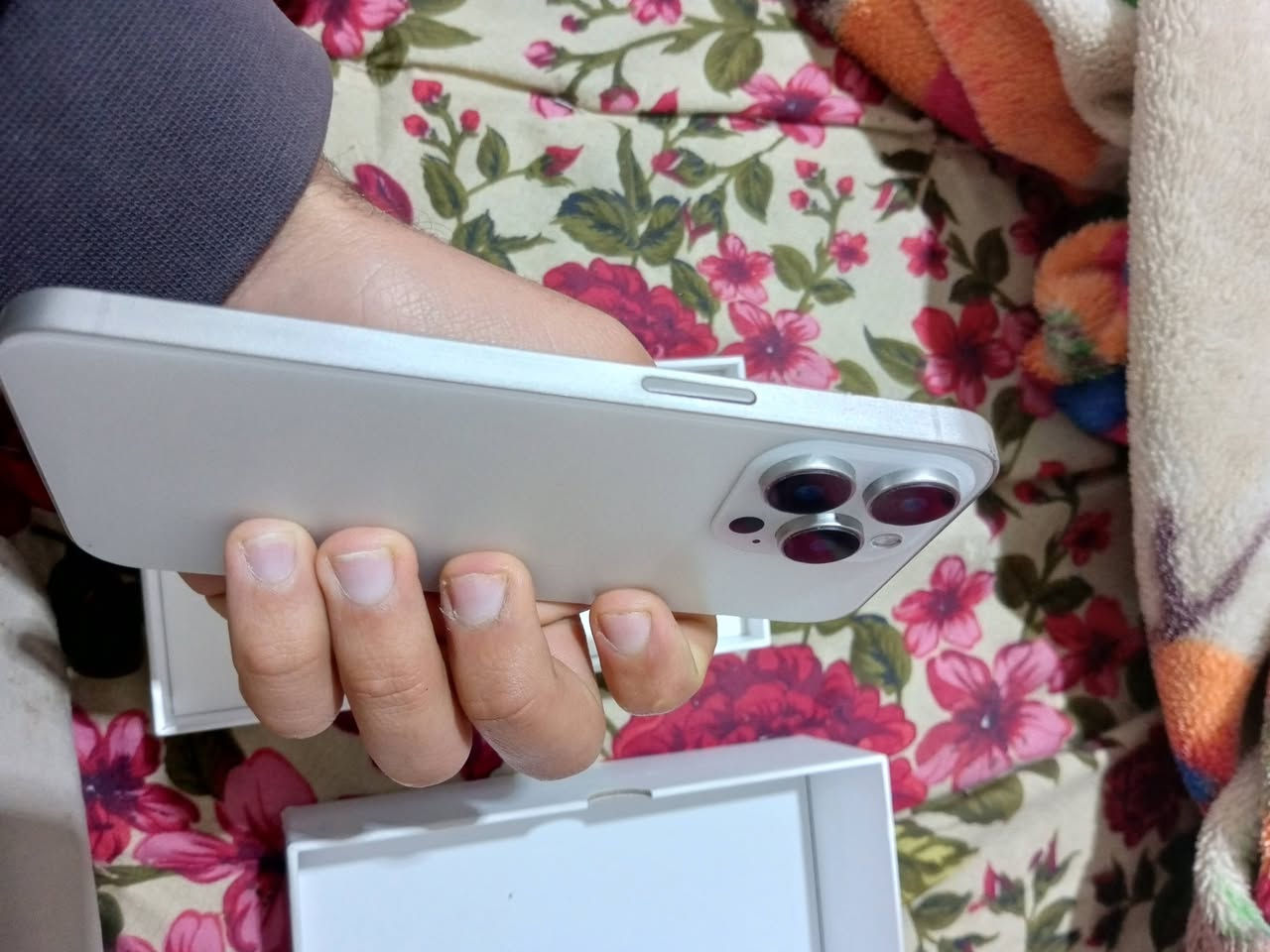 ايفون 15 برو ماكس تقليد ((كوبي)) اماراتي شخط مابي شرط ذاكره 512 جهاز جبته جديد وشغال بس يرادله قاعده مال شحن ما جاي يشحن تصليحه بسيط بس احتاجيت وريد ابيع ..السعر. 25 الف مكاني البصرة كرمه علي رقمي ***********
