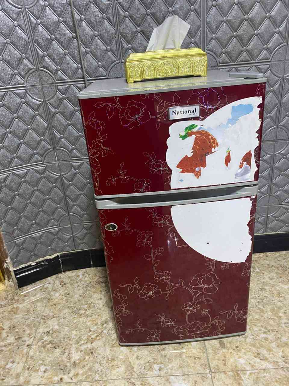 ثلاجه للبيع صغيره نظيفه جدا
السعر 80مدينه الصدر 
للتواصل ***********
