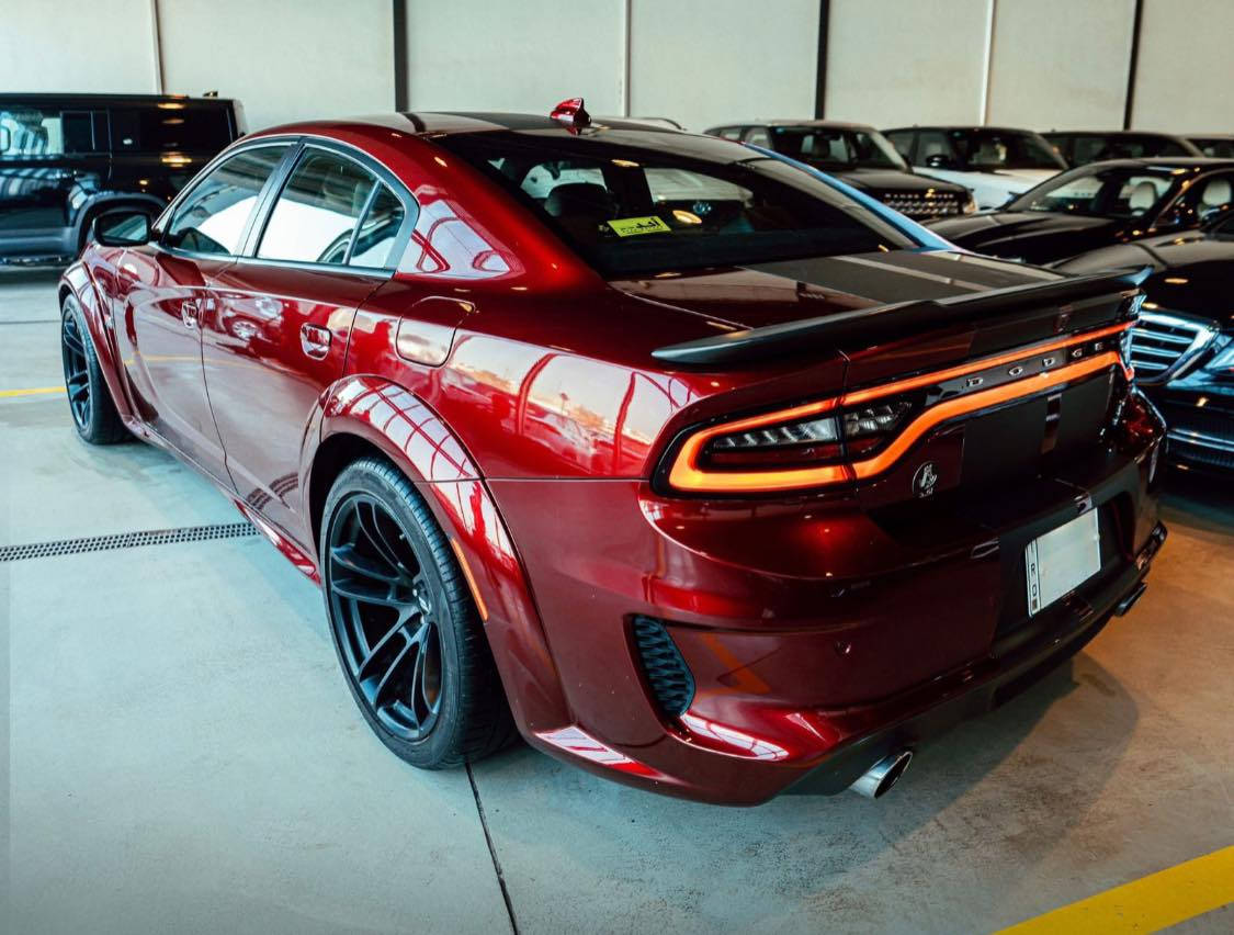 السلام عليكم للبيع جارجر2023 وايد بدي SRT سكات باك حادث فقط بنيد مبدل اصلي مصبوغ بدون شاصي ولغد كفاله مواصفات سلايد رادار امامي جانبي دشبول خياط جلد كشنات كنتارا وجلد وتدفئ وتبريد وكهرباء ثنينهن وخزن ميموري تنته شامو نقطه عمياء حساس خلفي كامره دواره داخل كاربون فايبر معروفه مواصفات الجارجر الفول صور حادثها مرفقه عليها تزويد دركه RPM مع كيجات كزوزات كورسه  ماشيه 13 الف وبامريكا ماشيه 9 الف سياره جديده ومصروف عليها موجوده صورها ومعلوماتها وبيش طالعه من المزاد رقم بغداد انكليزي بأسمي تحويل مباشر للااستفسار *********** مكاني بغداد الشراي يتصل
