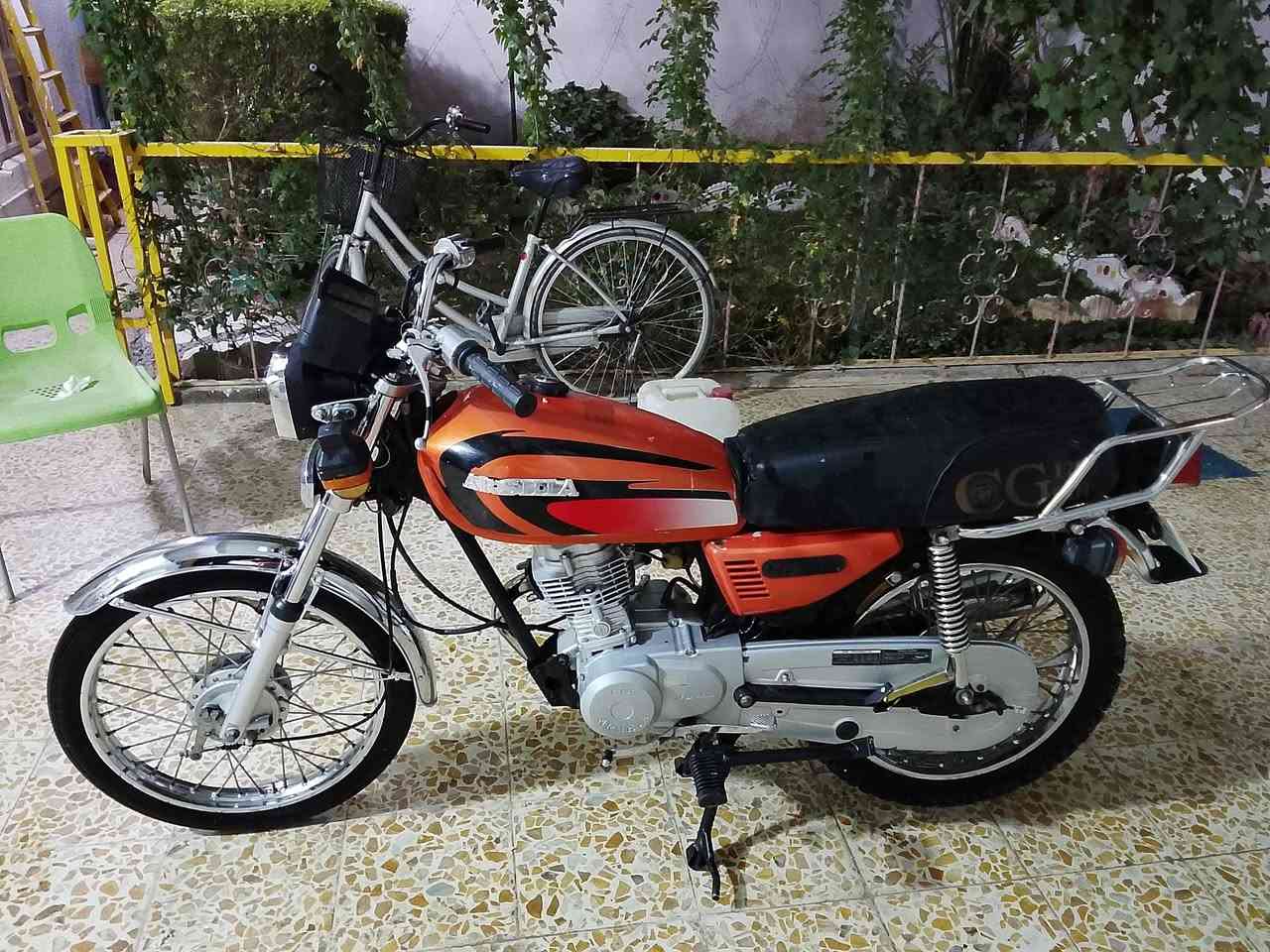 السلام عليكم اربع كير 2021 الدراجه نضيفه مااكلك جديده تجي تشوف السعر 650 وبيه مجال اوراق كامله اصولي وكلشي يشتغل بيه وهذا رقمي والخاص مفتوح واني خادم 
‏‪0774 028 0435‬‏
