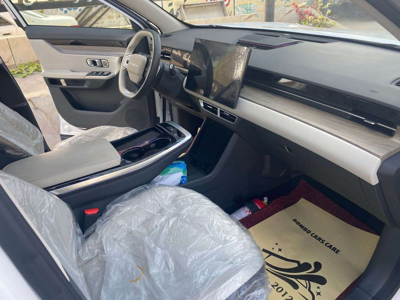 � جيتور داشنج 2025  فول مواصفات Luxury  لاكجري
لون ابيض صدفي 

 الموديل: 2025
ماشيه 3500 بعده زيرو
 الدفع: أمامي
 الكير: 7 نمر دبل كلتش (7DCT)
 المحرك: 1600 تيربو قوي واقتصادي

المواصفات الكاملة:
 تشغيل ودخول ذكي (Keyless Entry & Start)
 تشغيل عن بُعد (Remote Start)
 شاشة وسطية عملاقة
 عدادات رقمية بالكامل
 Apple CarPlay + Android Auto
 نظام ملاحة (GPS)
 كاميرات 540 درجة عالية الدقة
 حساسات أمامية وخلفية
 نظام مراقبة ضغط الإطارات (TPMS)
 مكيف أوتوماتيك ثنائي المناطق
 فتحات تكييف خلفية
 شحن لاسلكي للموبايل
 منظومة صوتية سوني متعددة السماعات
 كراسي جلد فخمة
 كراسي أمامية كهربائية
 تبريد وتسخين للمقاعد الأمامية
 ذاكرة مقاعد
 إضاءة داخلية محيطية (Ambient Light)
 إضاءة ترحيبية عند فتح الأبواب
 سقف بانوراما واسع
 إضاءة LED كاملة (أمامي + خلفي)
 مرايات جانبية كهربائية مع تسخين وطي أوتوماتيكي
 شنطة خلفية كهربائية ببصمة
أنظمة الأمان ومساعدة السائق:
 مثبت سرعة ذكي + تحكم كامل بالمقود
 نظام التحذير عند مغادرة المسار
 نظام التنبيه من التصادم الأمامي
 نظام تحذير النقطة العمياء (Blind Spot) 
 نظام الثبات الإلكتروني ومنع الانزلاق (ESP + TCS)
 ABS + EBD + BA
 فرامل توقف إلكترونية + Auto Hold
  (HHC + HDC)
 6 وسائد هوائية
بعد هواي موصفات بيه

0772 660 4025 البصرة, العراق
