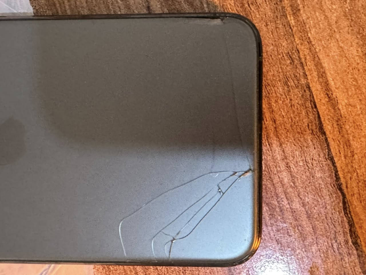 سلام عليكم…آيفون 11برو ماكس ذاكرة 256 زيتوني شاشه بلاديه مبدله بطارية اصليه جهاز كامل وشغال فقط ضربه خفيفه بالضهر موضحه بالصور ما مأثره السعر 275
للاستفسار/ ***********
