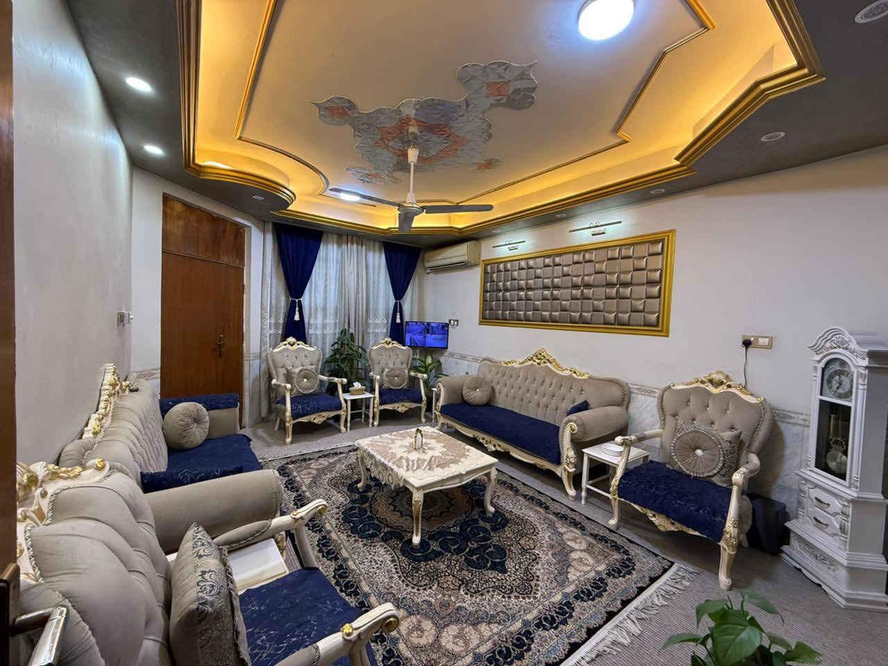 السلام عليكم 
بيت مساحه ١٠٤ متر طابو صرف ركن شارع الباشا اول فرع على يسره فرع مخبز السيد يم ابو دعاء المضمد ركن البيت بناء حديث طابقين 
الطابق الاول /صاله _استقبال _مطبخ _صحيات داخله او خارجيه 
الطابق الثاني / غرفتين نوم _صاله _او صحيات 
الاستفسار / ***********
