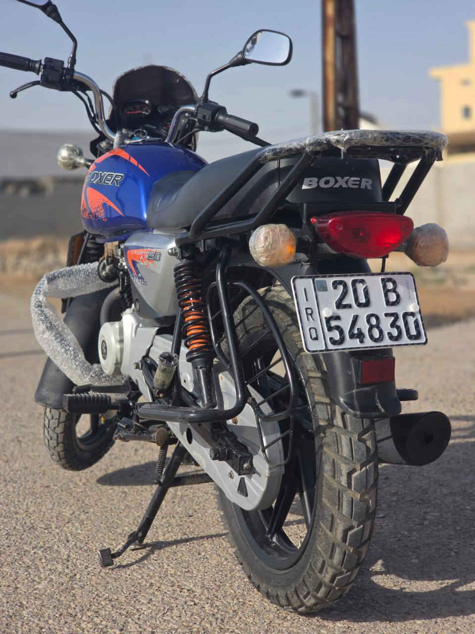 سلام عليكم
بوكسر 23 جديده 
رقم انكليزي سنويه بسمي
تحويل مباشر 
مكفوله بغداد المدائن 
***********
السعر2700
