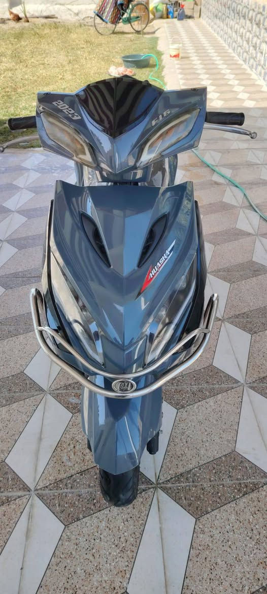 سلام عليكم 
دراجه جامبو مكفوله كفاله عامه برقي ما مفتوح  بيه مديل 23 عداد عله وضع شريكه ما متوقف رقمي *********** سعر خاص المو شراي لا تدخلي رجأن
