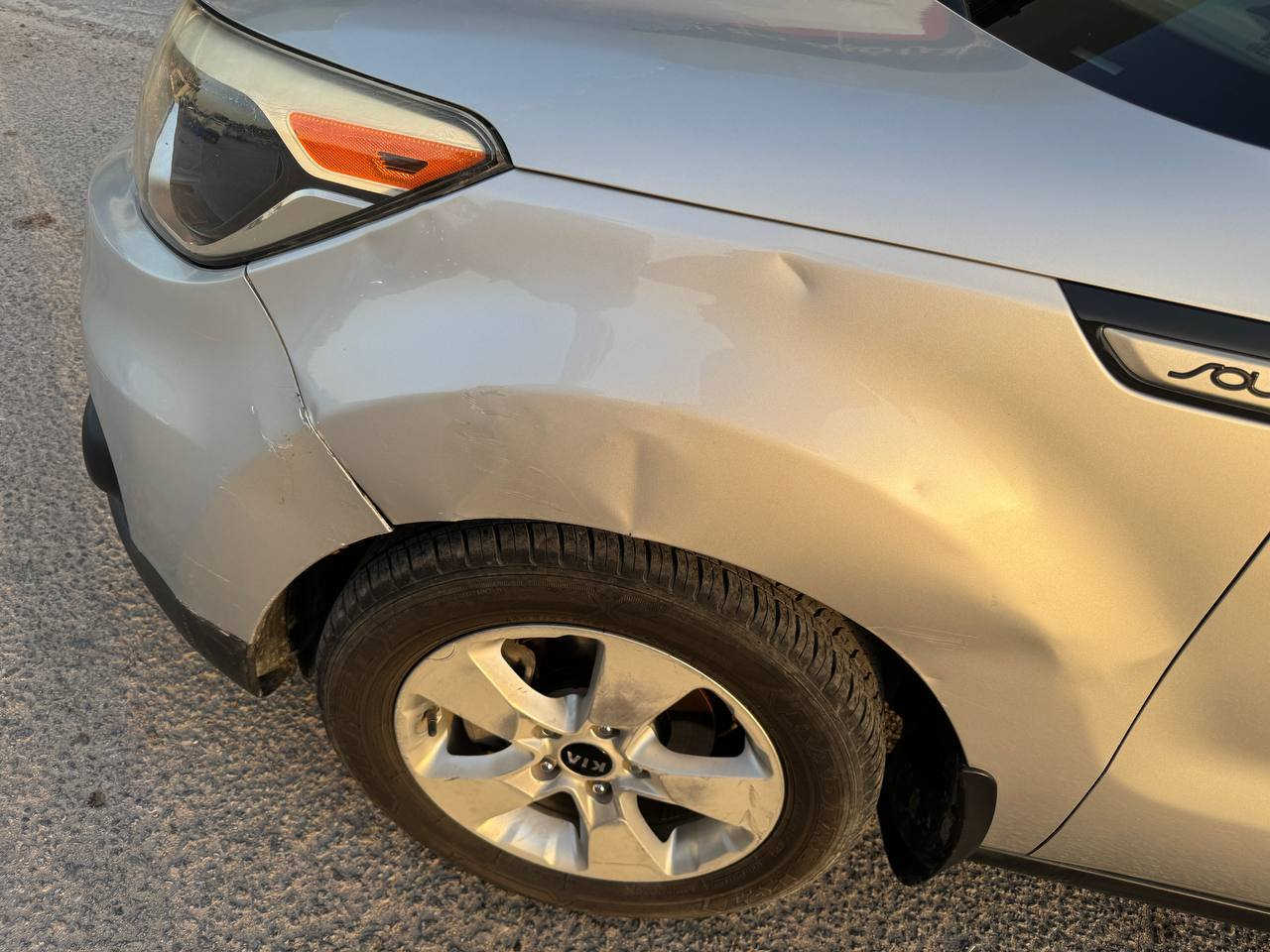 سلام عليكم
كيا صول 2017
وارد أمريكي مبدل باب وقبق جنطة
محرك 1600 GDI
محرك وگير مكفول
تبريد تدفئة كامل
تخم تايرات جديد
مرقم انگليزي نجف بإسمي
ماشية 80 ميل
سعرها 100 بيه مجال بسيط
السيارة بيه طخات وشخوط موضحة بالصور
مكانها نجف
التواصل ***********
