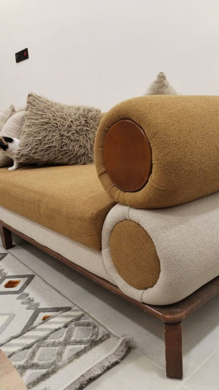 سلام عليكم تخم للبيع شغل عراقي درجه اولى مامستخدم  للبيع بسبب صغر مساحة لي عندي 
تفاصيله عشر مقاعد 2كبار وحده وسط أو 2كراسي 
مشتغلي لي بمليون 
معروض ب900وبي مجال 
للتواصل هذه رقم واتس ***********
