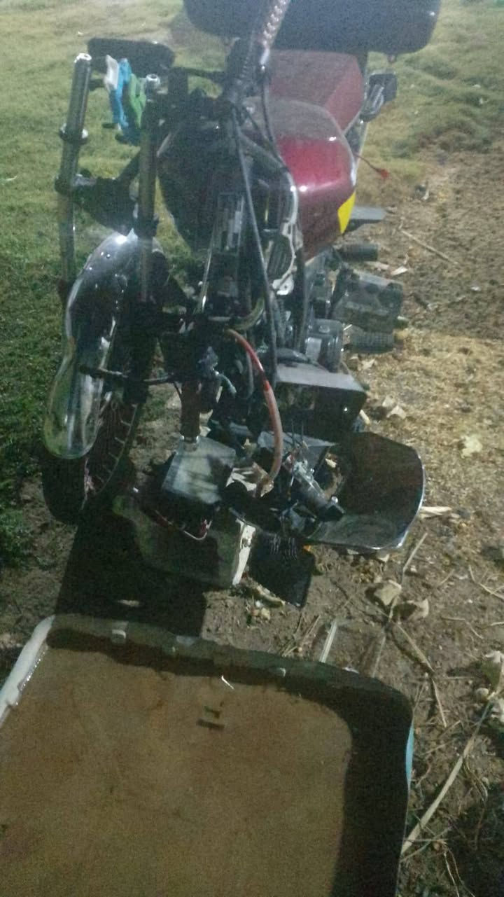 للبيع بيها حادث بجم
ابيعلك ع حطتها 
ماشيه 4000 بعدها زيرو 
رقم الهاتف
‏‪***********‬‏
