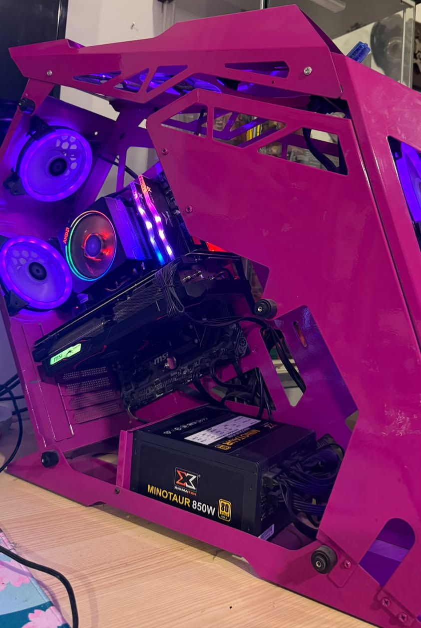 ‎عليكم
‎بي سي مستعمل للبيع
‎نظيف + مُغير معجونة البارحة
‎المواصفات
7 fans
CPU - AMD RYZENT™ 7 3700X
Gpu - MSI RADEON RX 5700XT GAMING X 
Motherboard- MSI B450 TOMAHAWK MAX 
RAM - 2*8 3200HZ 16GB TEAMGROUP NIGHTHAWK SSD - 240GB
HDD - 1TB 7200 RPM 
PSU - Minotaur 850W 80 plus
XIGMATEK ZEUS case


**إذا كنت صاحب هذا الإعلان وتريد حذفه لأي سبب، رجاءا أرسل رسالة إلى الدعم الفني**