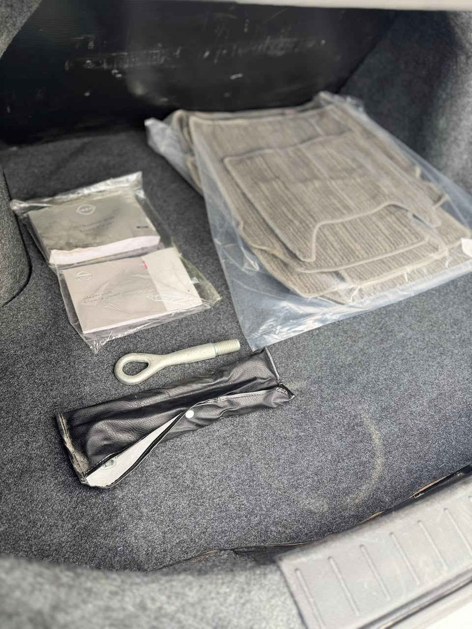 سلام عليكم 
نيسان سني هندي بليته زركه كفاله عامه من الصبغ والتبديل والحالوب السياره بحاله الزيرو ماشيه 19 الف موديل 22
رقم اربيل سنويه لل28 ثاني يوم احولك السياره ع ايد وحده من الزيرو 
السعر 115 
مكاني الرصافه ***********
