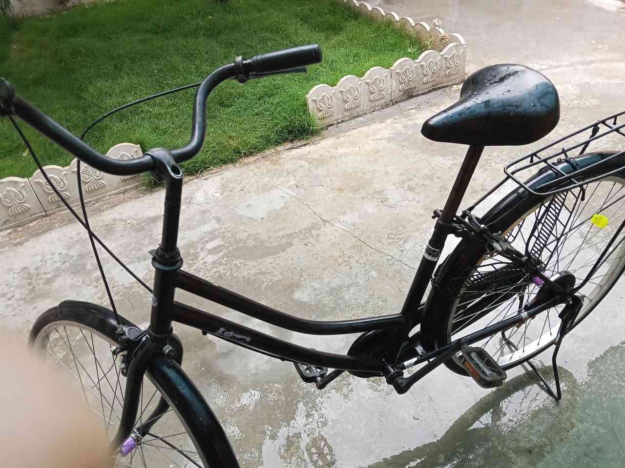 بيسكل اسود لبيع نضيف فول كامل مكان كركوك سعر خاص لو رقم***********
