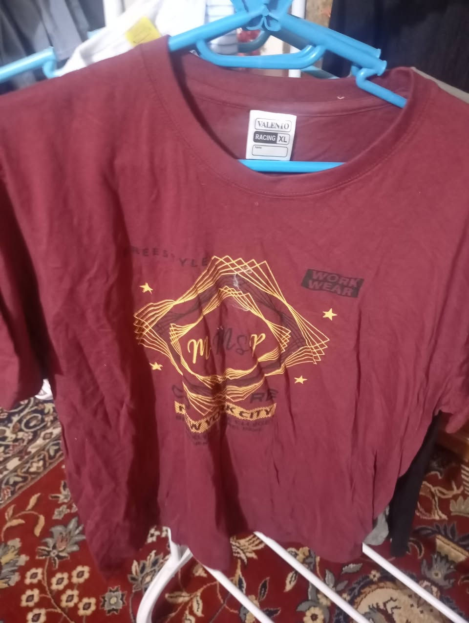 السلام عليكم 
شلعه ملابس  رجالي نسائي اطفال سعر القطعه 2000 
دينار 
مكاني الحله ***********
