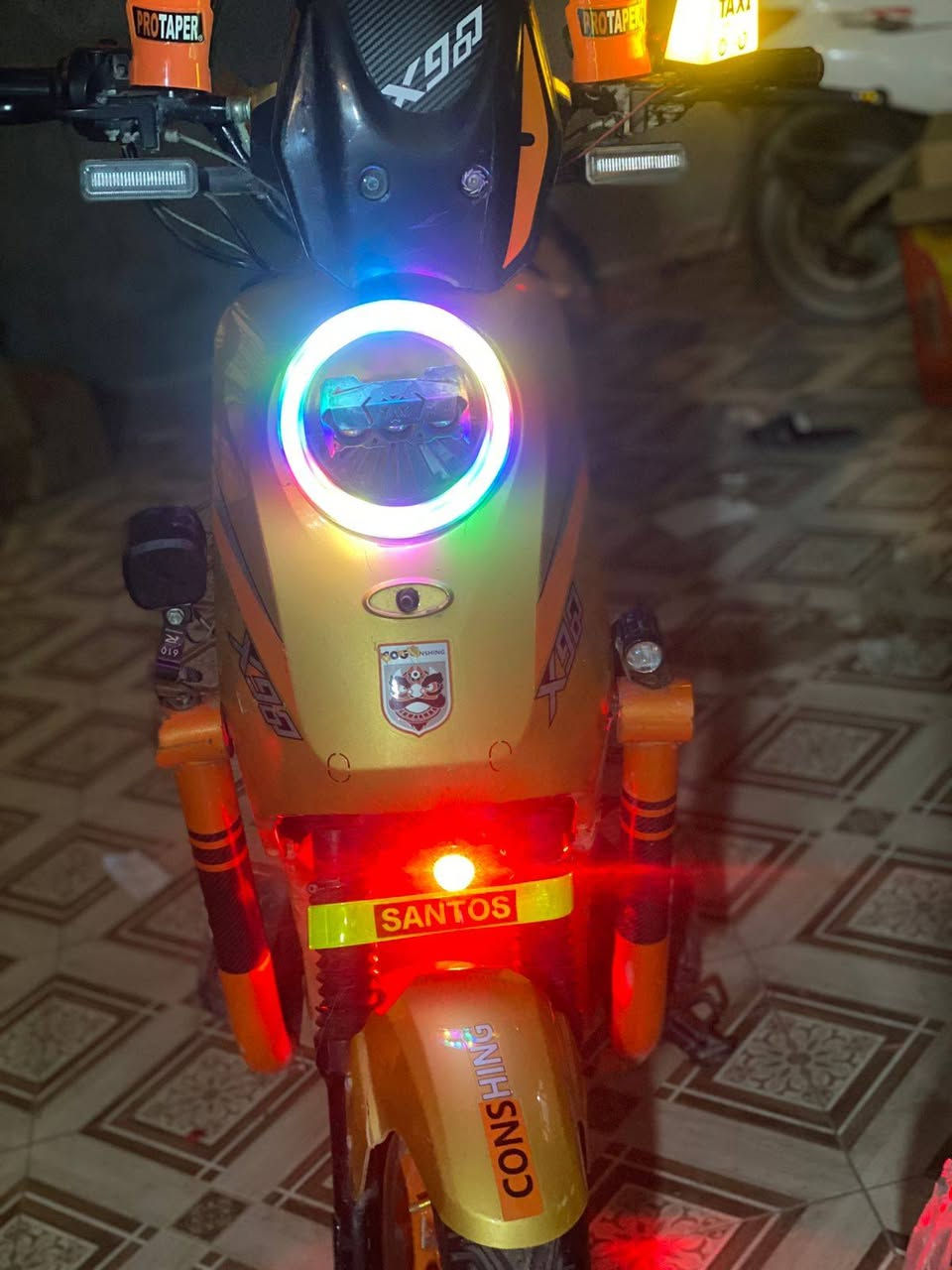 دراجة شحن اكس تسعمية ذهبية كلش حلوة قوية تمشي 100 ب 500 و بيها مجال.  خمس بطاريات ملف 2000 فاو, البصرة


**إذا كنت صاحب هذا الإعلان وتريد حذفه لأي سبب، رجاءا أرسل رسالة إلى الدعم الفني**