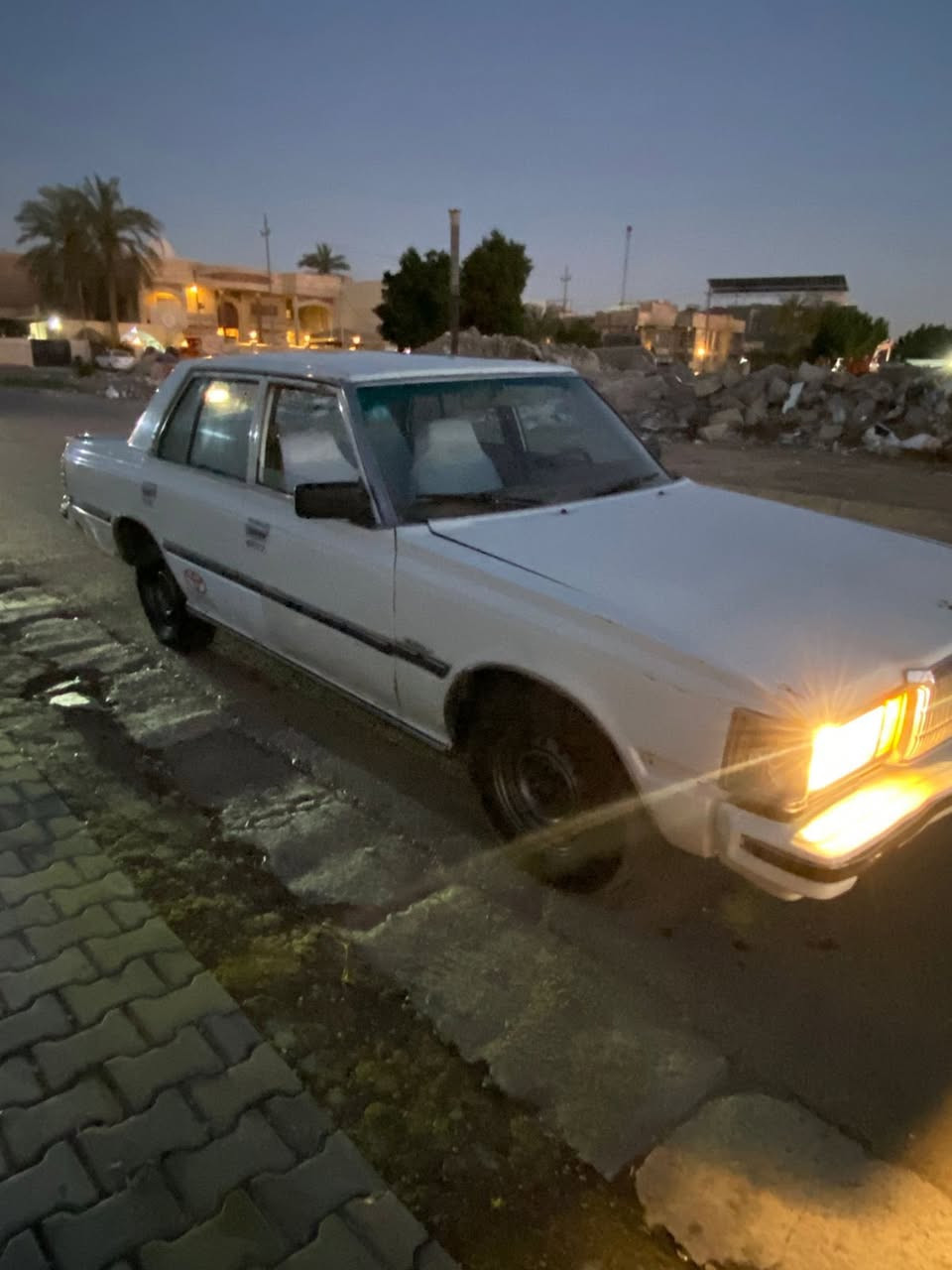 السلام عليكم البيع سوبر 82 سياره حلوه شوفت عينك رقم بغداد  أنكليزي بسمي ثاني يوم تحويل سنويه جديده صدر امامي خلفي جديد محرك VVT 2400 سعر٣٥ عنواني بغداد حي الجامعه أي ستفسار ***********
