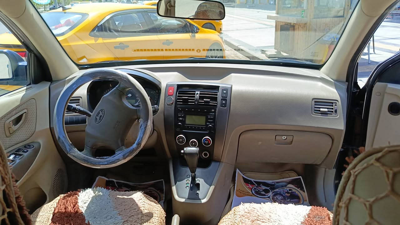هۆندا تۆکسۆن 2009 
یەک دەرگای پەمپه، لەگەڵ دوو بست ساردی هەیه
سەنەوی نوێ
کارتی بەنزینی لەگەڵە
بەشەرتی گێڕ و مەکینەو وتەحویل و غەرامه.
نرخی 110گەڵا
***********
